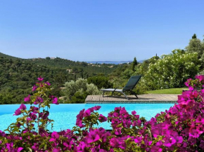 Villa CORAIL privée et climatisée pour 10 personnes avec piscine et superbe vue mer et collines à La Londe-les-Maures
